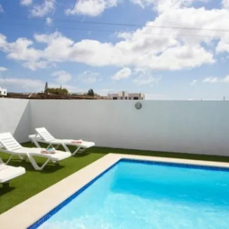Mariola Villa *